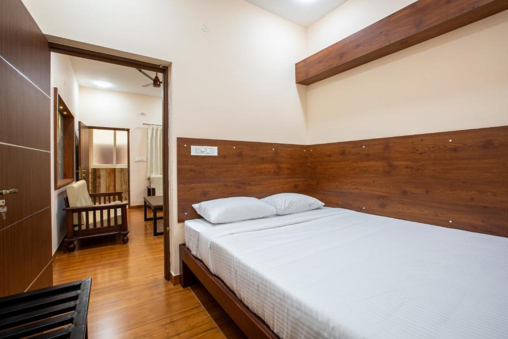 Postel nebo postele na pokoji v ubytování MUGUNDAN 'S SMART STAY
