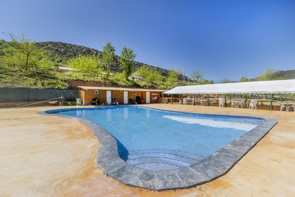 a large swimming pool in front of a building at Móvil Home Grande in Alós de Balaguer