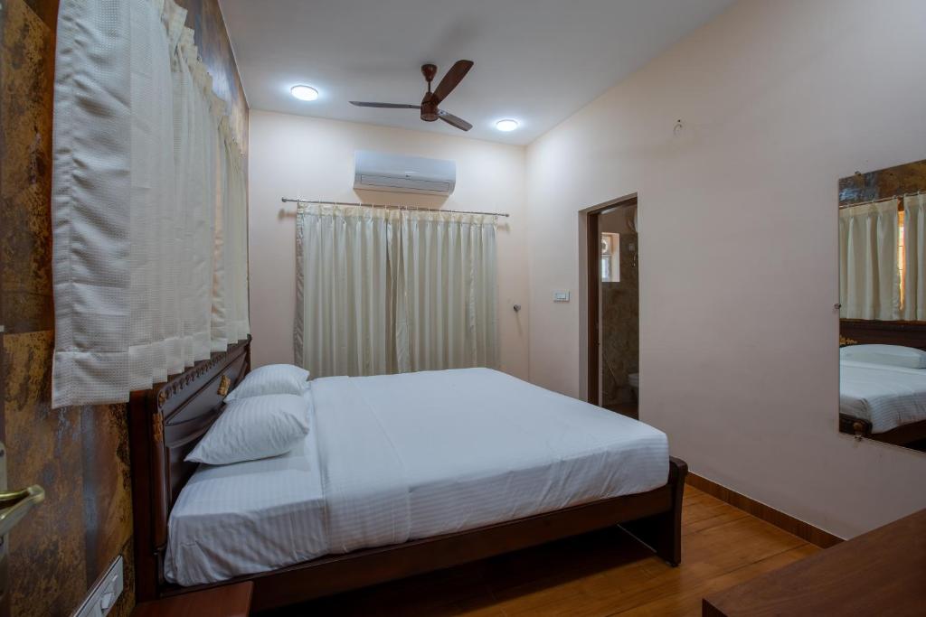 Postel nebo postele na pokoji v ubytování MUGUNDAN 'S SMART STAY
