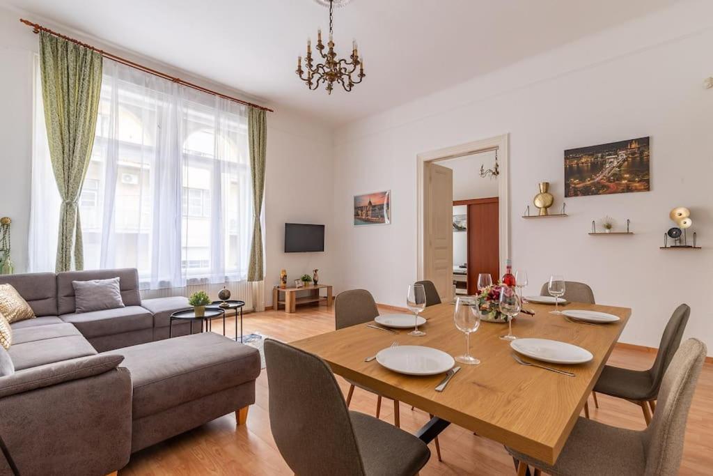Maximilian Home Budapest 1084 Budapest, Déri Miksa utca 9 kép - 1