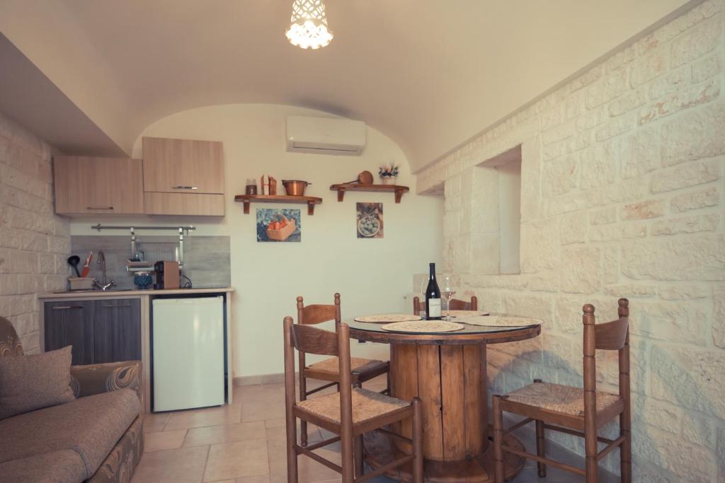 Kuchyň nebo kuchyňský kout v ubytování I Trulli Di Badi