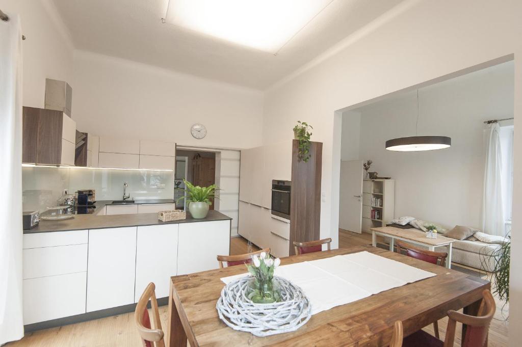 a kitchen and dining room with a table and chairs at Ferienwohnung Foller in Leutschach