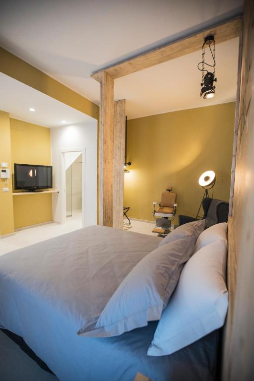 Postel nebo postele na pokoji v ubytování Albergo Diffuso Dimora Rossi Suite B&B