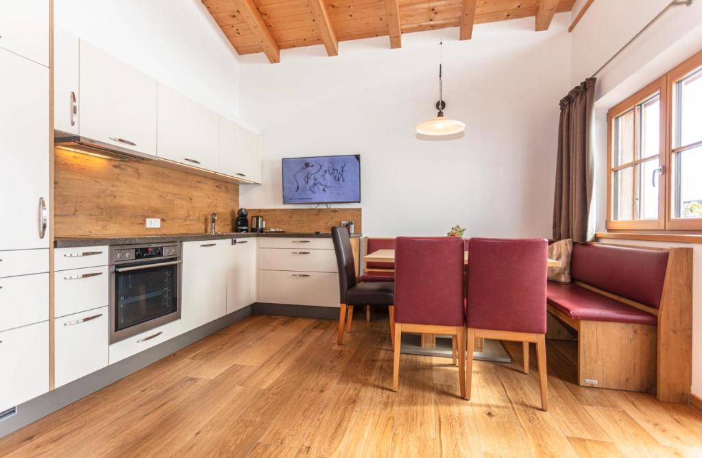 A kitchen or kitchenette at Beim Naglbauer
