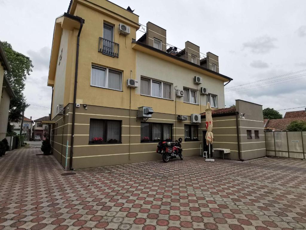 Budova, kde se hotel nachází