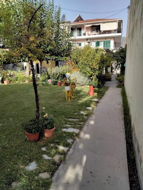 Vrt ispred objekta A1- Mikro Karavi Apartment
