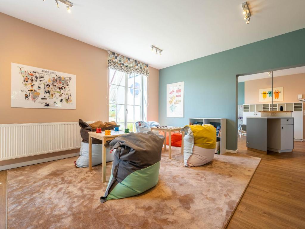 Posezení v ubytování Reetland am Meer - Luxus Reetdachvilla mit 3 Schlafzimmern, Sauna und Kamin H20