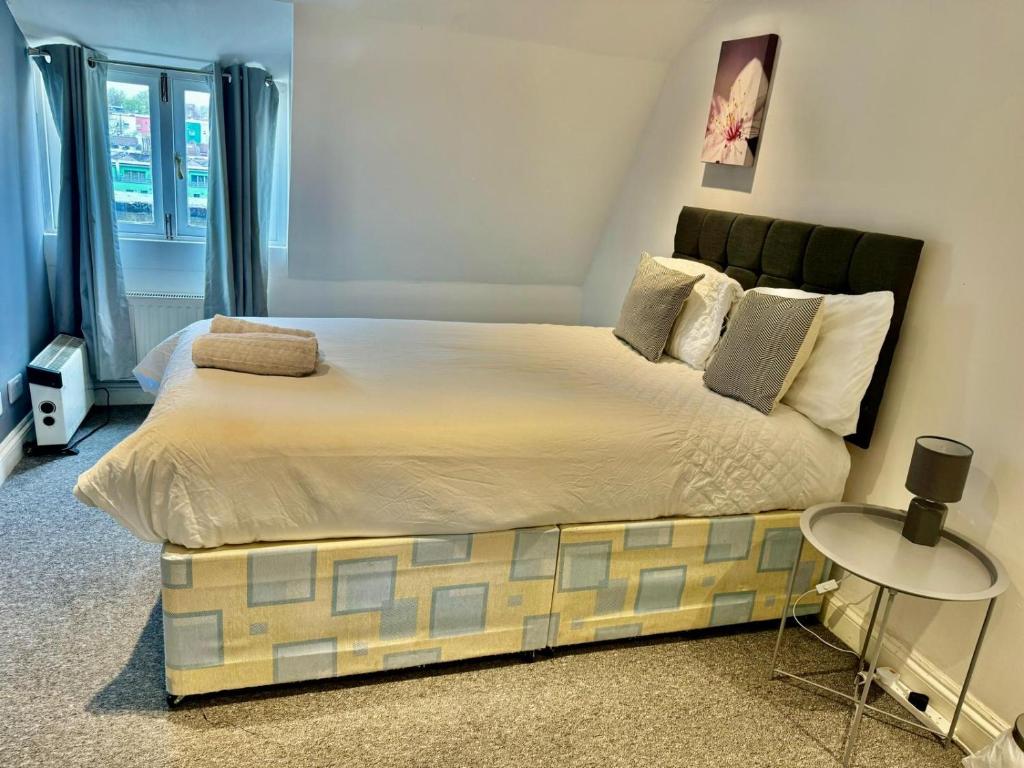 Large City Centre Room, Bristol (updated prices 2024)