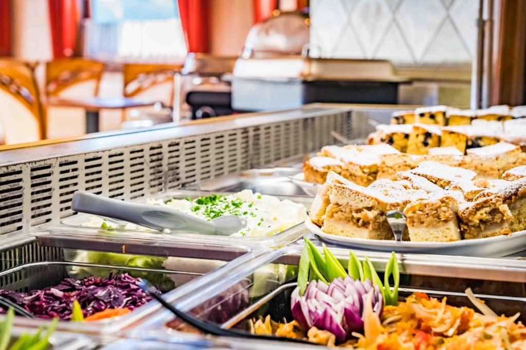 Jedlo v ubytovaní bed & breakfast alebo blízkom okolí