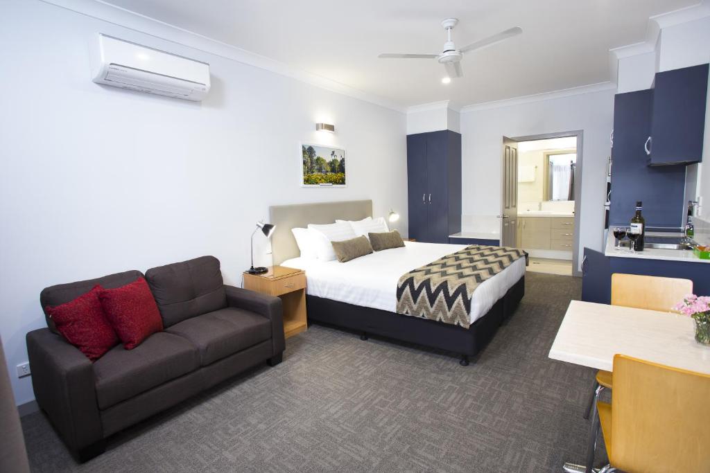 Altitude Motel Apartments - 