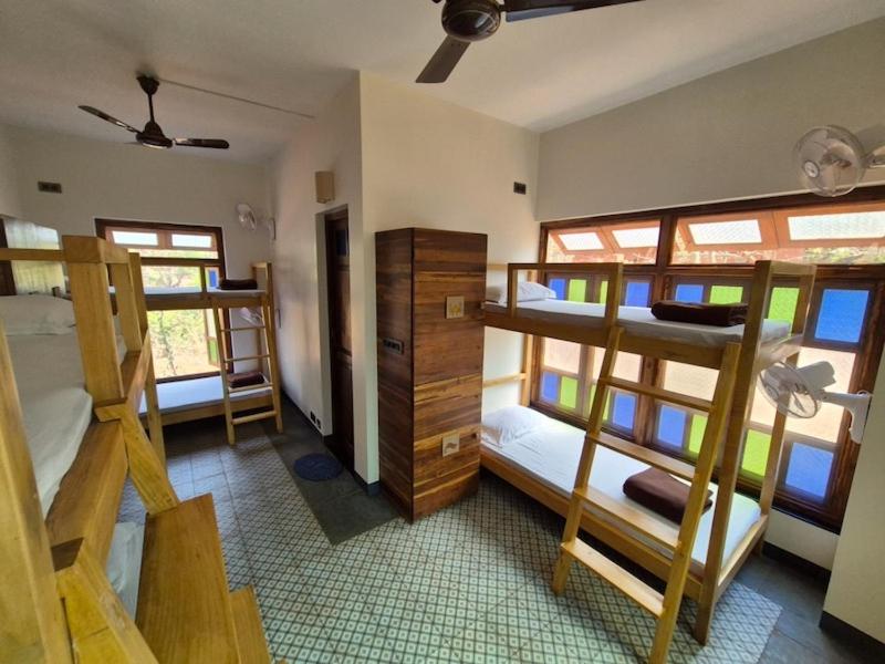 Двуетажно легло или двуетажни легла в стая в Raan Guhagar