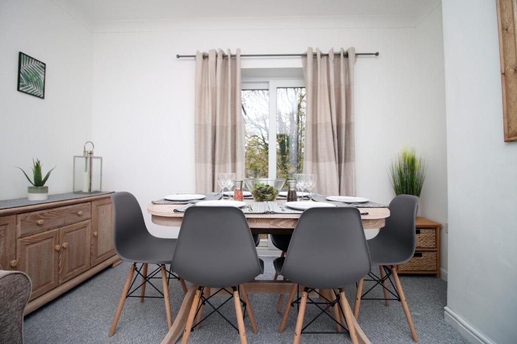 a dining room with a table and four chairs at Parkview by Tŷ SA - spacious 3 bed in Newport in Newport