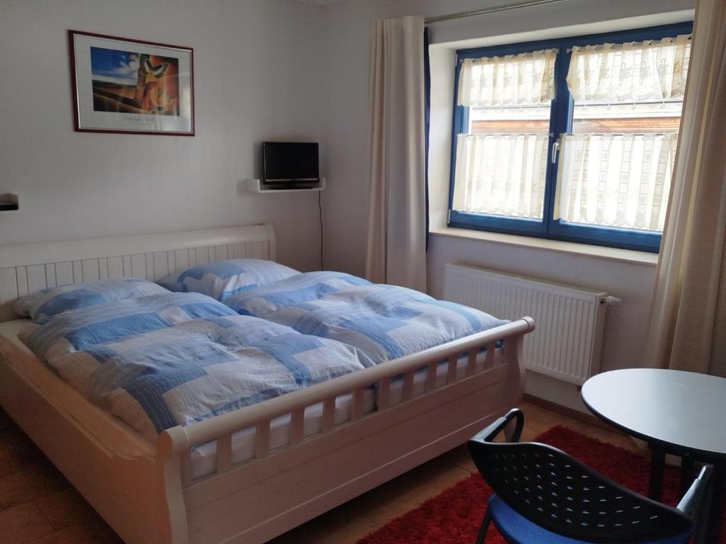 Кровать или кровати в номере Holzhausidylle am Steimel