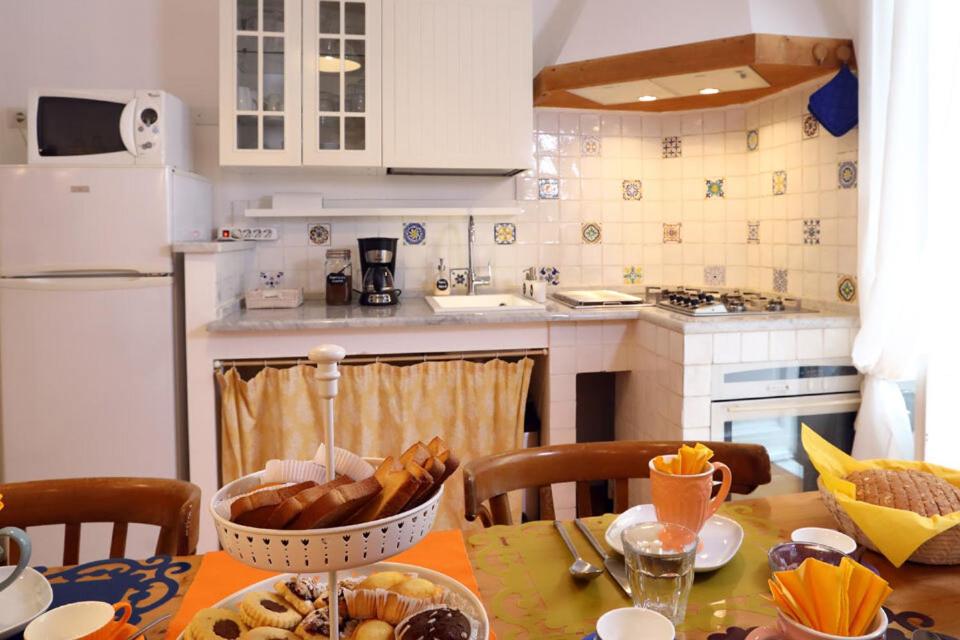 Kuchnia lub aneks kuchenny w obiekcie Tata B&B