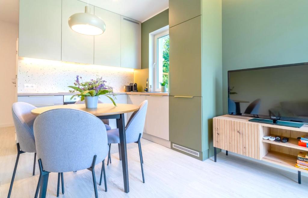 Kuchyňa alebo kuchynka v ubytovaní Unique View Apartment - 3pok, 4 łóżka, widok na rzekę, centrum, Netflix, parking, winda