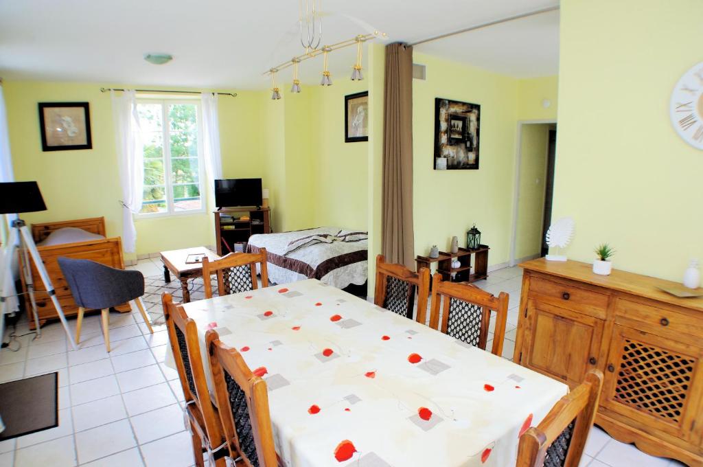 Le domaine de l'Escadasse - Family Room With Terrace