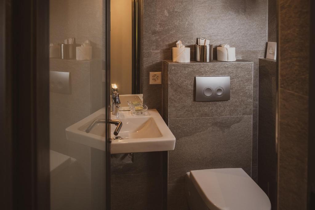 Koupelna v ubytování Backstage Hotel Serviced Apartments