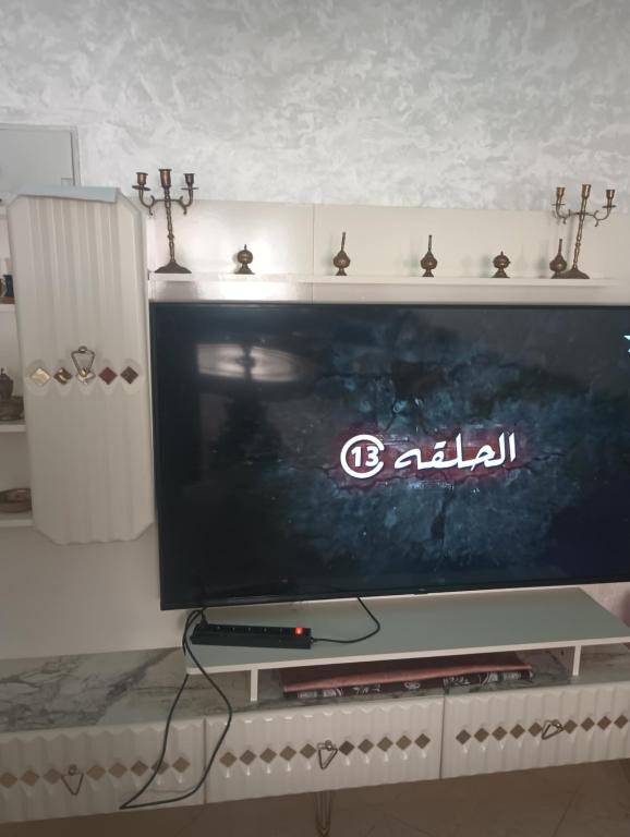 a flat screen tv sitting on top of a table at Ssana in Aïn Harrouda