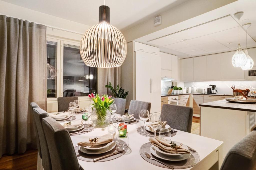 Kuchyň nebo kuchyňský kout v ubytování Aurora Sky Apartment
