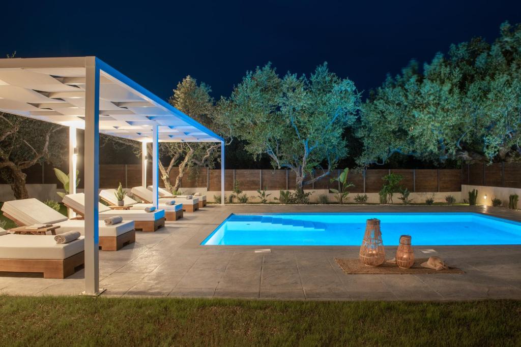 Bazén v ubytování Armonia Boutique Hotel nebo v jeho okolí