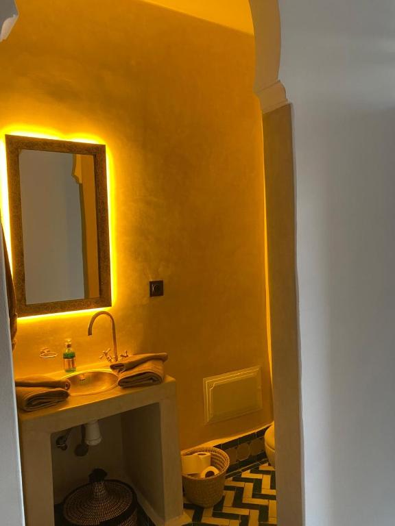 Koupelna v ubytování RIAD KS & SPA