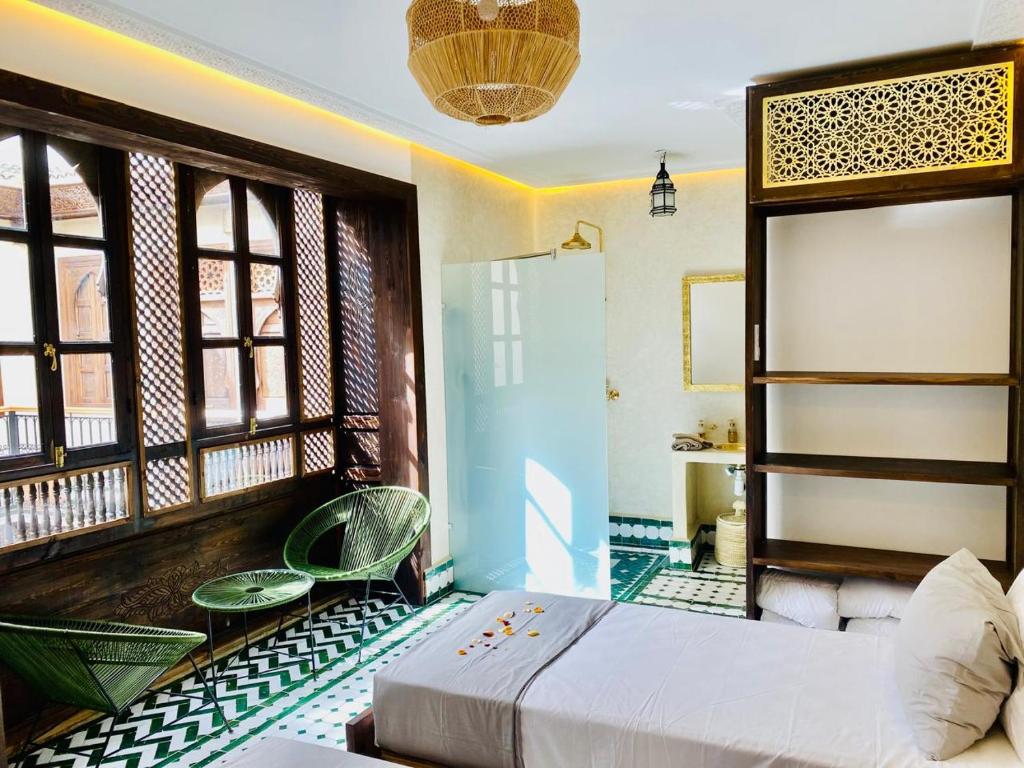 Postel nebo postele na pokoji v ubytování RIAD KS & SPA