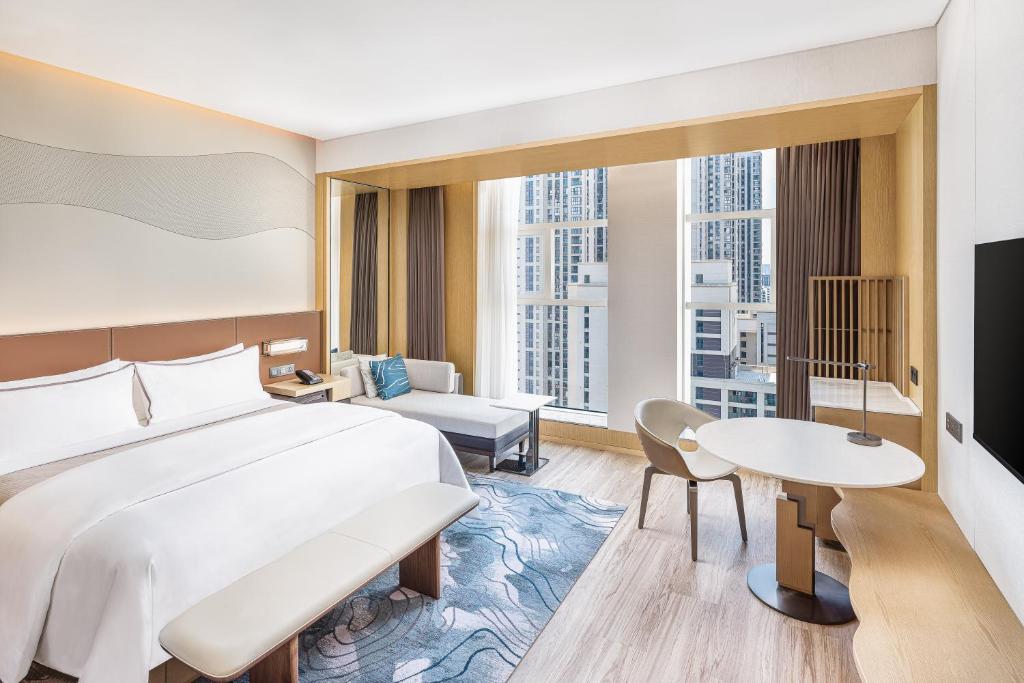 Postel nebo postele na pokoji v ubytování The Westin Wuhan Hanyang