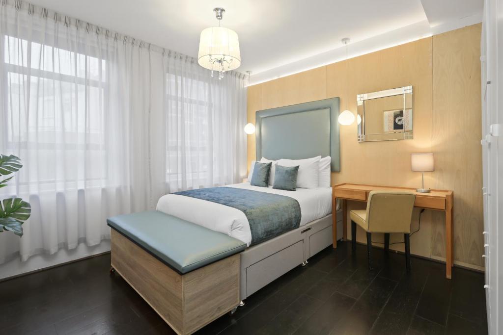 Un pat sau paturi într-o cameră la Unique 1 Bedroom Flat