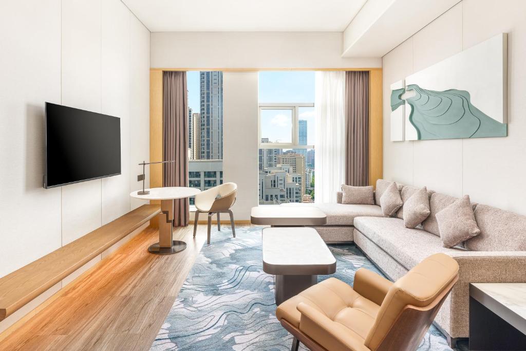 TV a/nebo společenská místnost v ubytování The Westin Wuhan Hanyang
