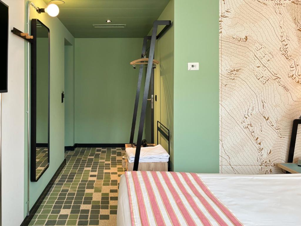 Postel nebo postele na pokoji v ubytování Nonanteneuf appart hōtel Sierre - contactless check-in