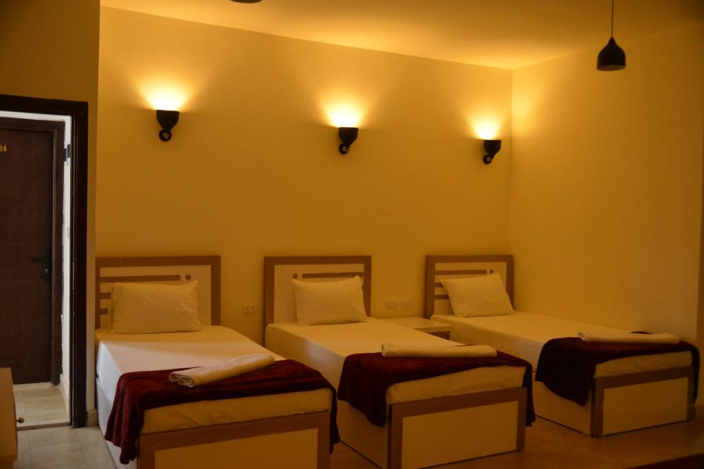 Postel nebo postele na pokoji v ubytování Brother Hotel Dahab