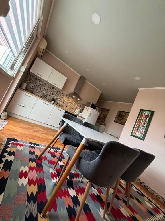A cozinha ou kitchenette de Stan na dan Apartman Stella