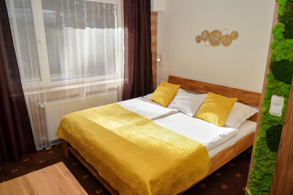 Postel nebo postele na pokoji v ubytování Hotel Raj