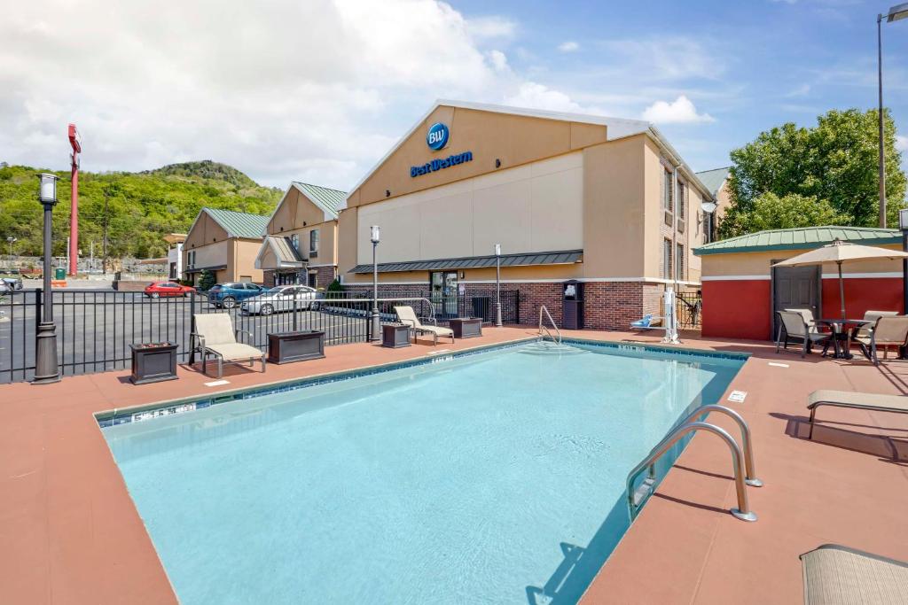 a swimming pool in front of a hotel at Best Western Kimball Inn in Kimball