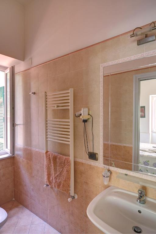 A bathroom at Casa Vacanze Il Gatto Rosso