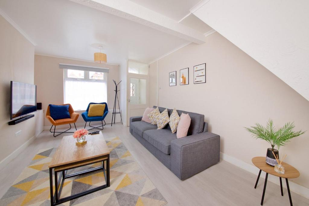 Posezení v ubytování GuestReady Modern 2BR Home by Anfield Stadium