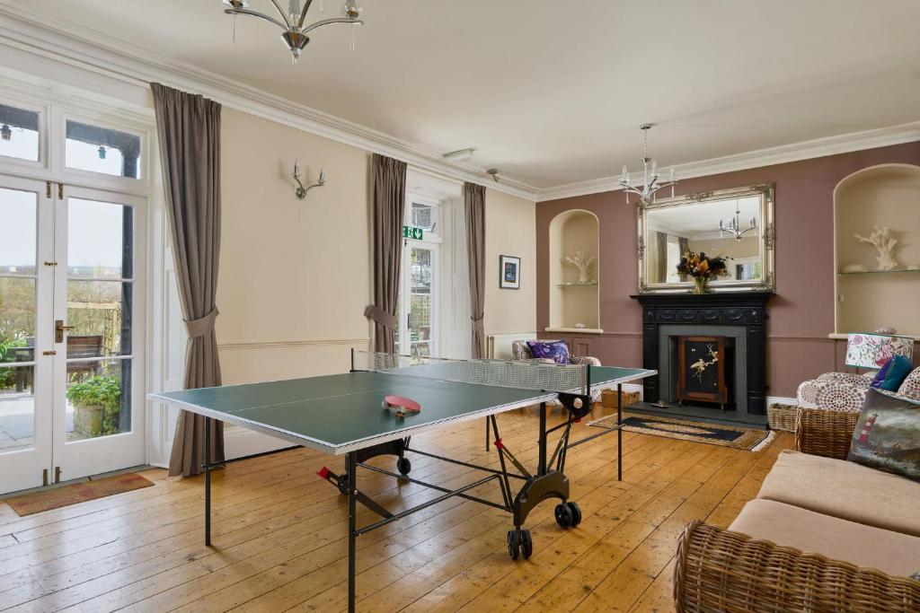 Stolní tenis v ubytování Epchris House nebo okolí