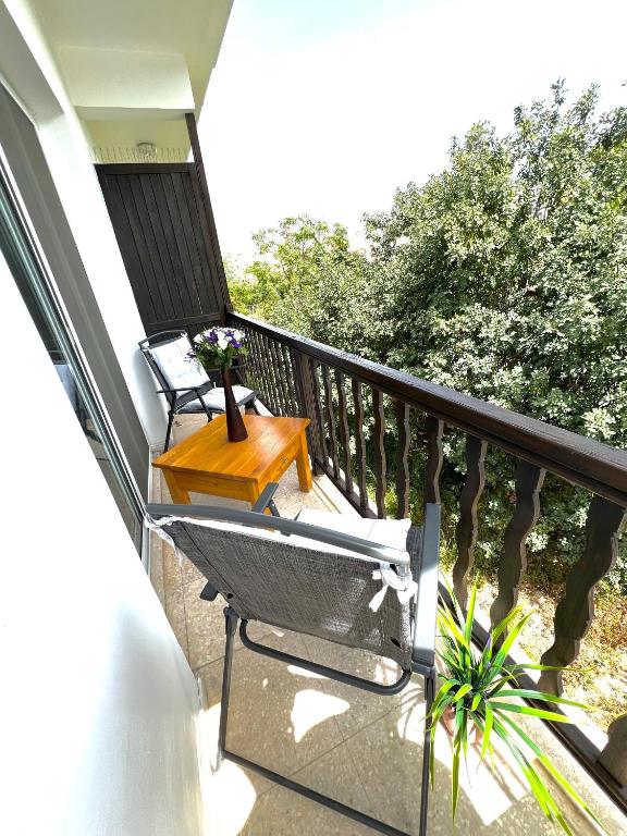 Balkón nebo terasa v ubytování Cosy Sunny One Bedroom Apartment