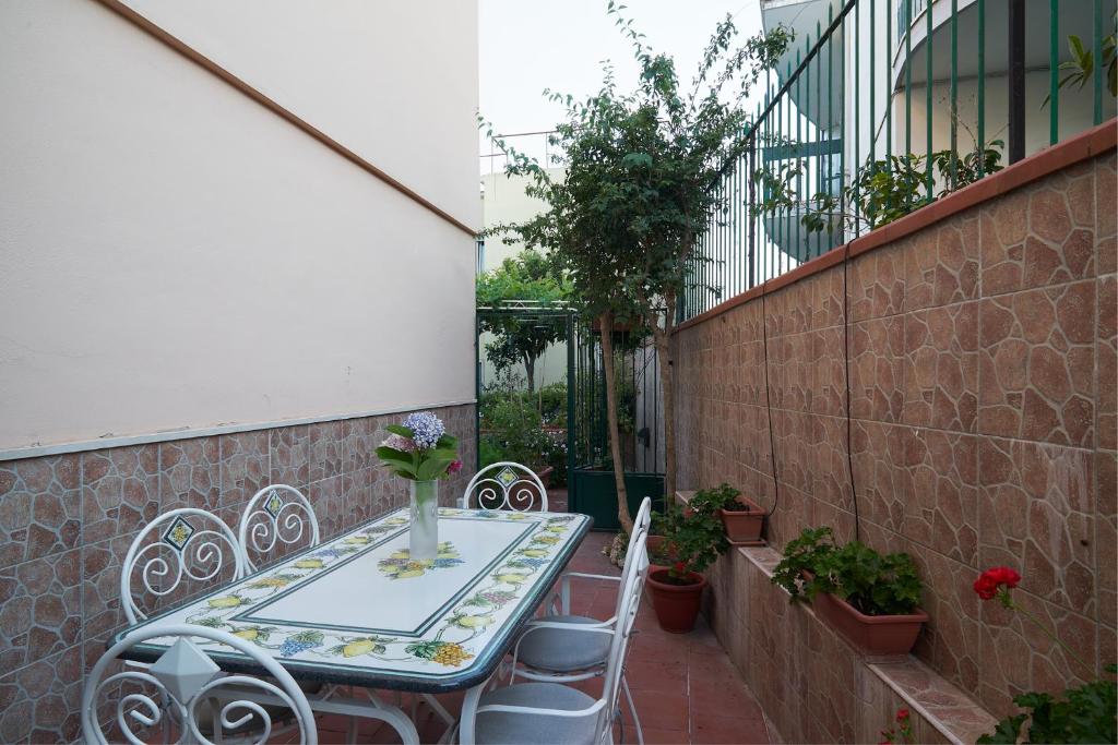A balcony or terrace at Casa Vacanze Il Gatto Rosso