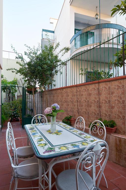 A balcony or terrace at Casa Vacanze Il Gatto Rosso