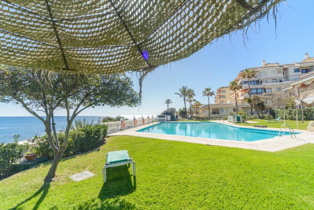 Bazén v ubytování Cubo's Apartamento Oceanview Lubina nebo v jeho okolí