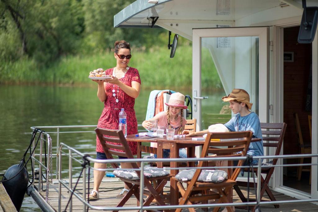 Kuhnle-Tours Hafendorf Müritz - Mobile Home