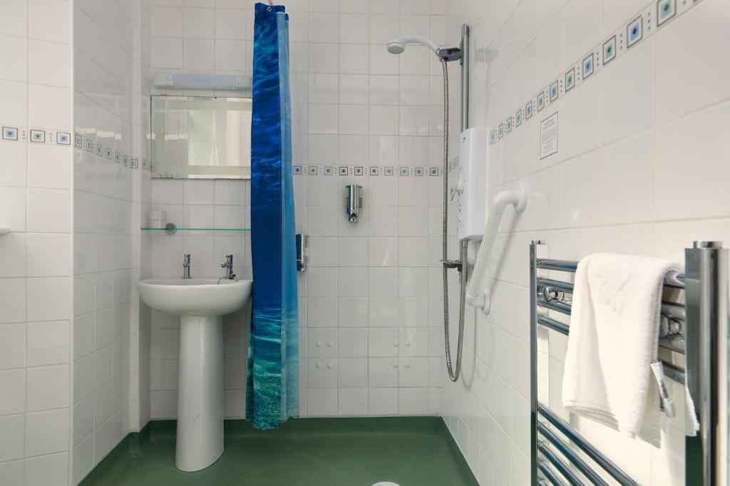 Koupelna v ubytování Epchris House
