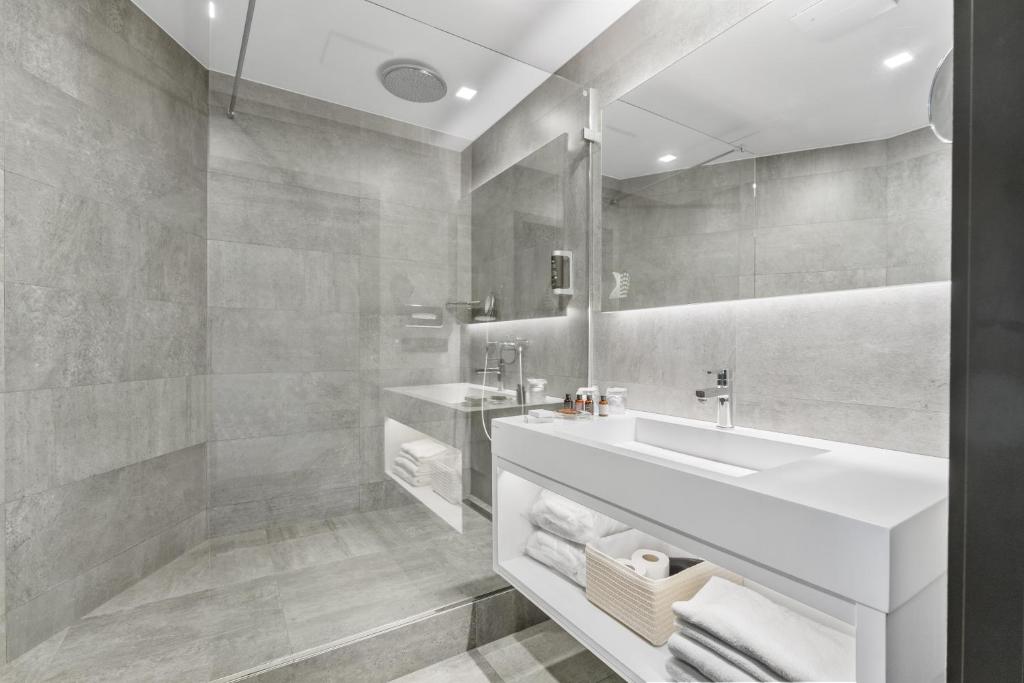 Dancing House - Tancící dum hotel - Resim 6