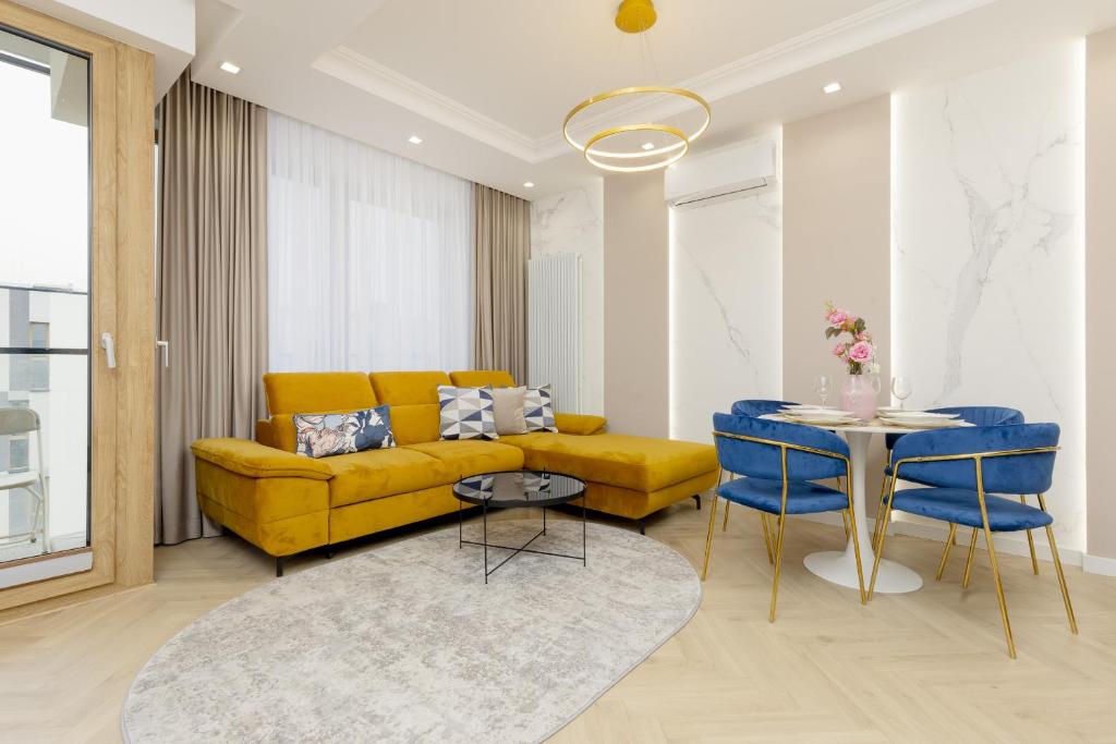 Зона вітальні в Luxury Apartment Wynalazek in Mokotów by Renters Prestige