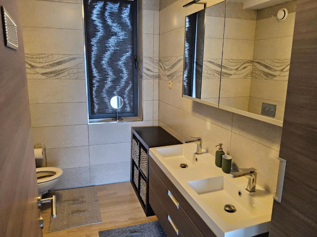Koupelna v ubytování Chambre deluxe au 2ème étage, chambre double au 4ème étage NOT A HÔTEL