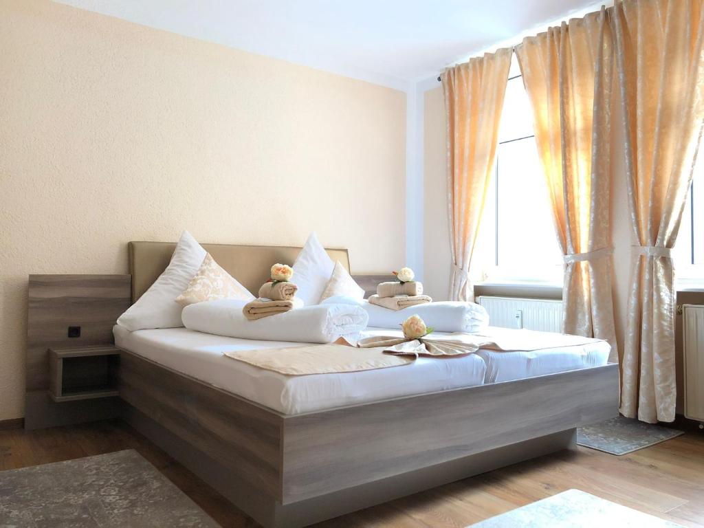 a bedroom with a bed with two teddy bears on it at Pension Goldenes Vogtland in Adorf