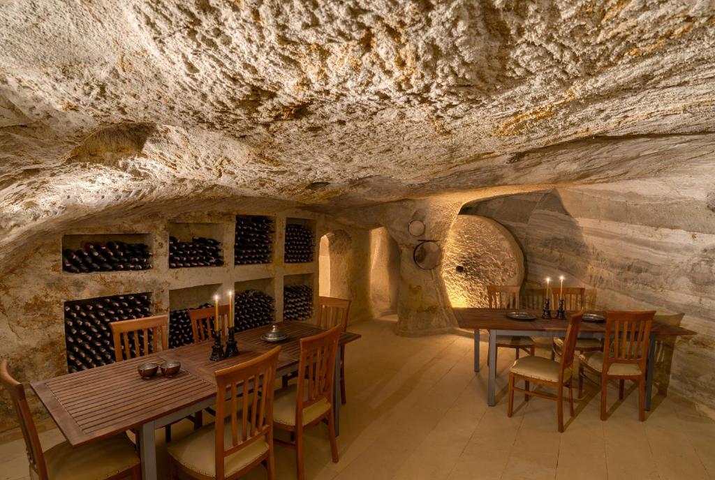 A seating area at Hotel Temenni Evi