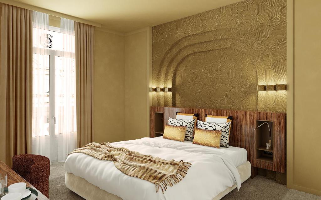 1 dormitorio con 1 cama grande y cabecero grande en Hotel Gounod Fully Renovated, en Niza