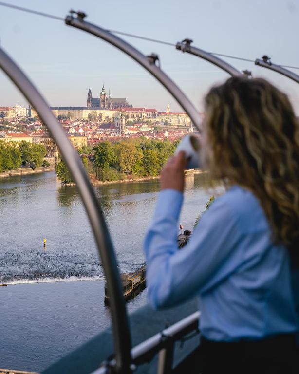 Dancing House - Tancící dum hotel - Resim 21